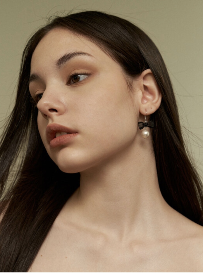 mini black ribbon earring