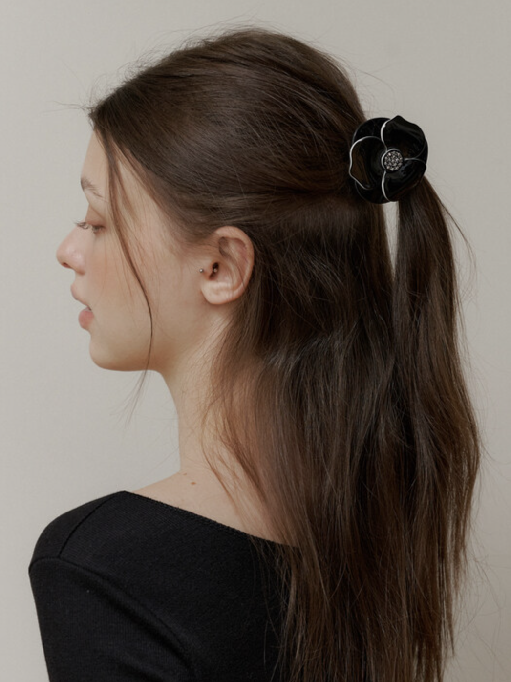 black cubic rose hair band