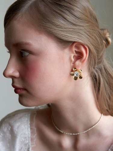 gold cubic flower earring