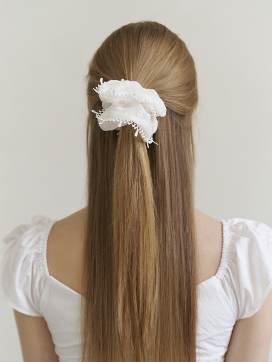 lace flower embroidery scrunch - cream