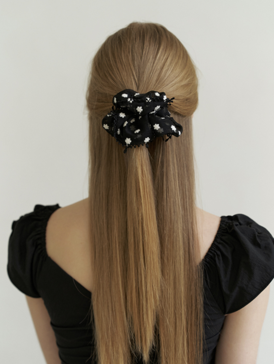 lace flower embroidery scrunch - black